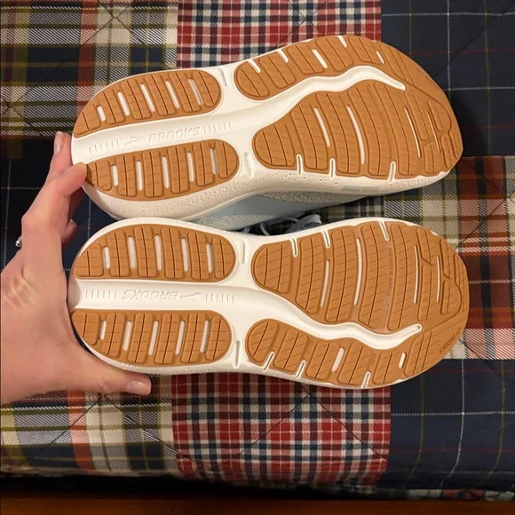 Brooks Ghost Max 2 new in box - Picture 6 of 8